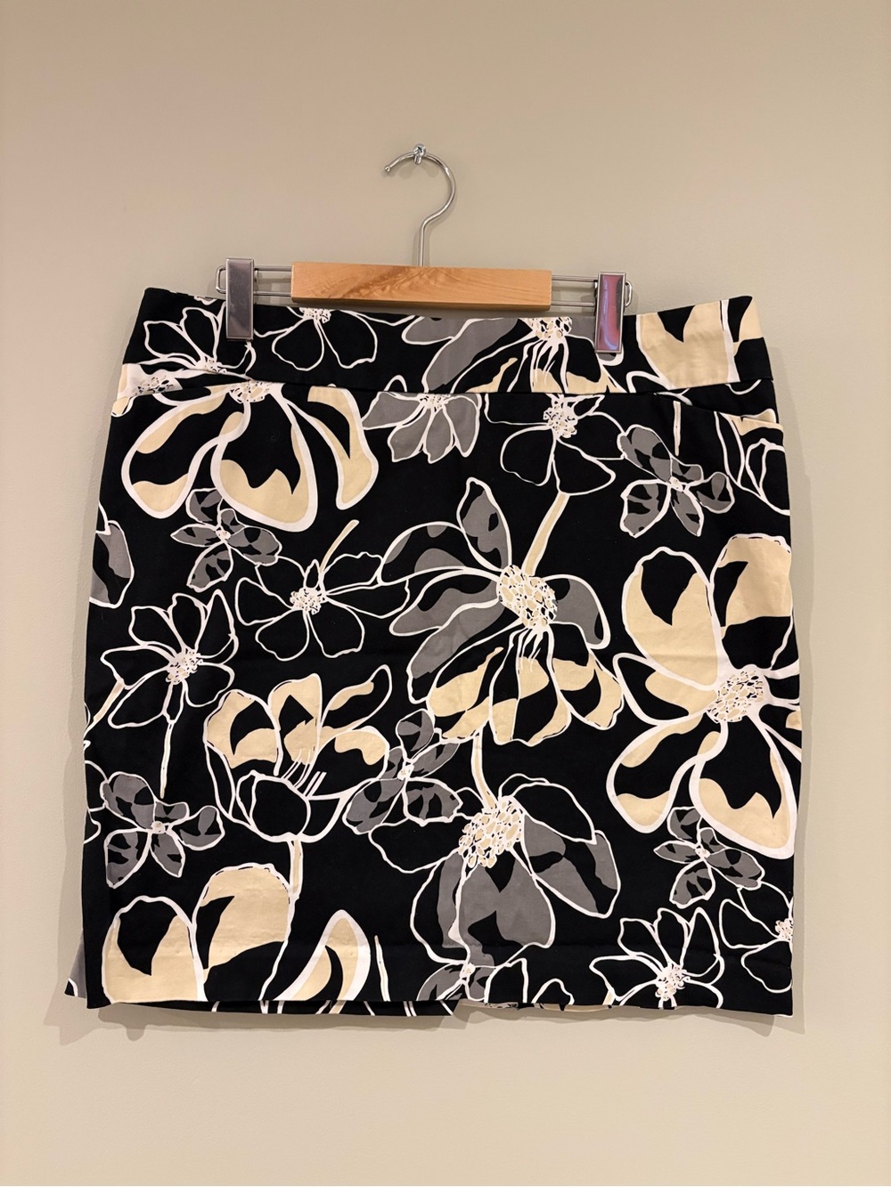 Black Floral Print Mini Skirt in Cream & Gray